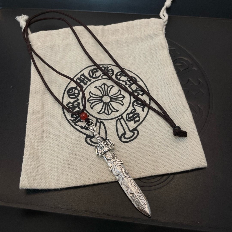 Ch*0me He**ts necklaces